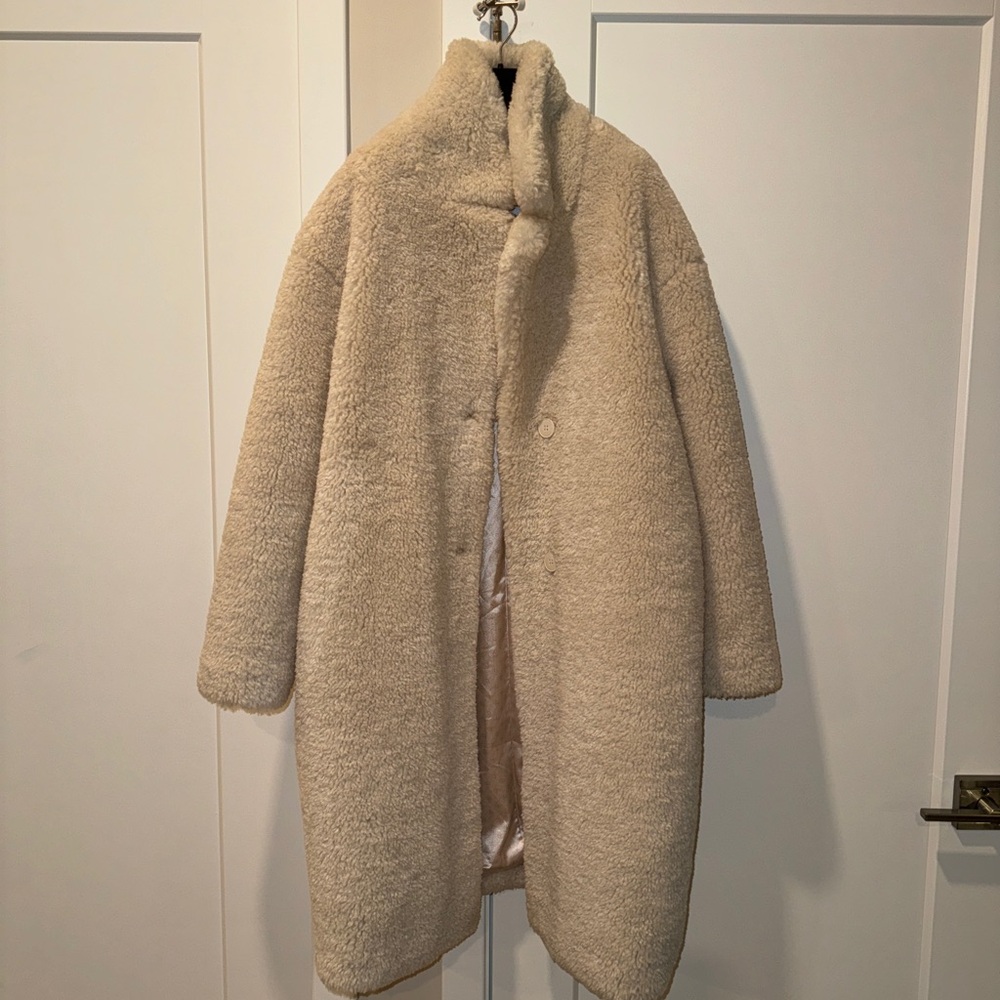 Sandro new with tag NWT fluffy teddy coat in Ercu (authentic!)